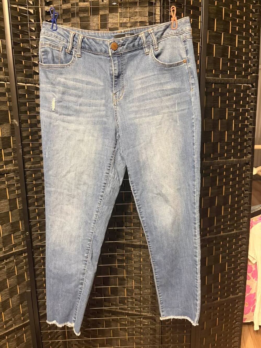 1822 Denim Size 16 Light Wash Raw Hem Jeans